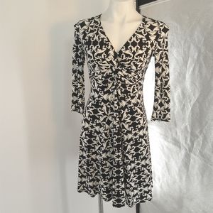 WHITE HOUSE BLACK MARKET SIZE 0 JAQUARD PATTERNED DRESS